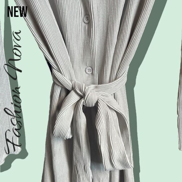 New NWT Fashion Nova On The Clock Plisse Mini Dress - Silver - Small - Picture 5 of 8